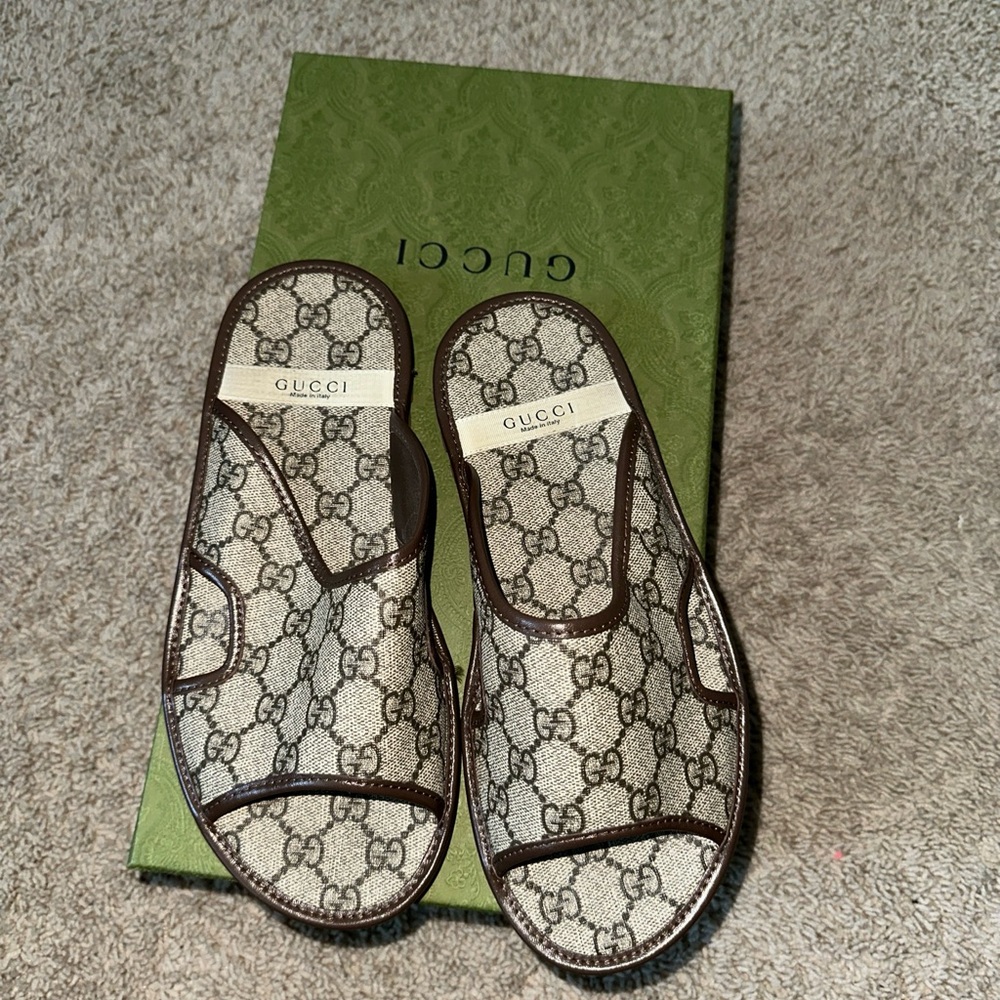 Gucci Men's Smotif Signature Supreme GG Granada Slide Sz 5 Men’s 7 Womens
